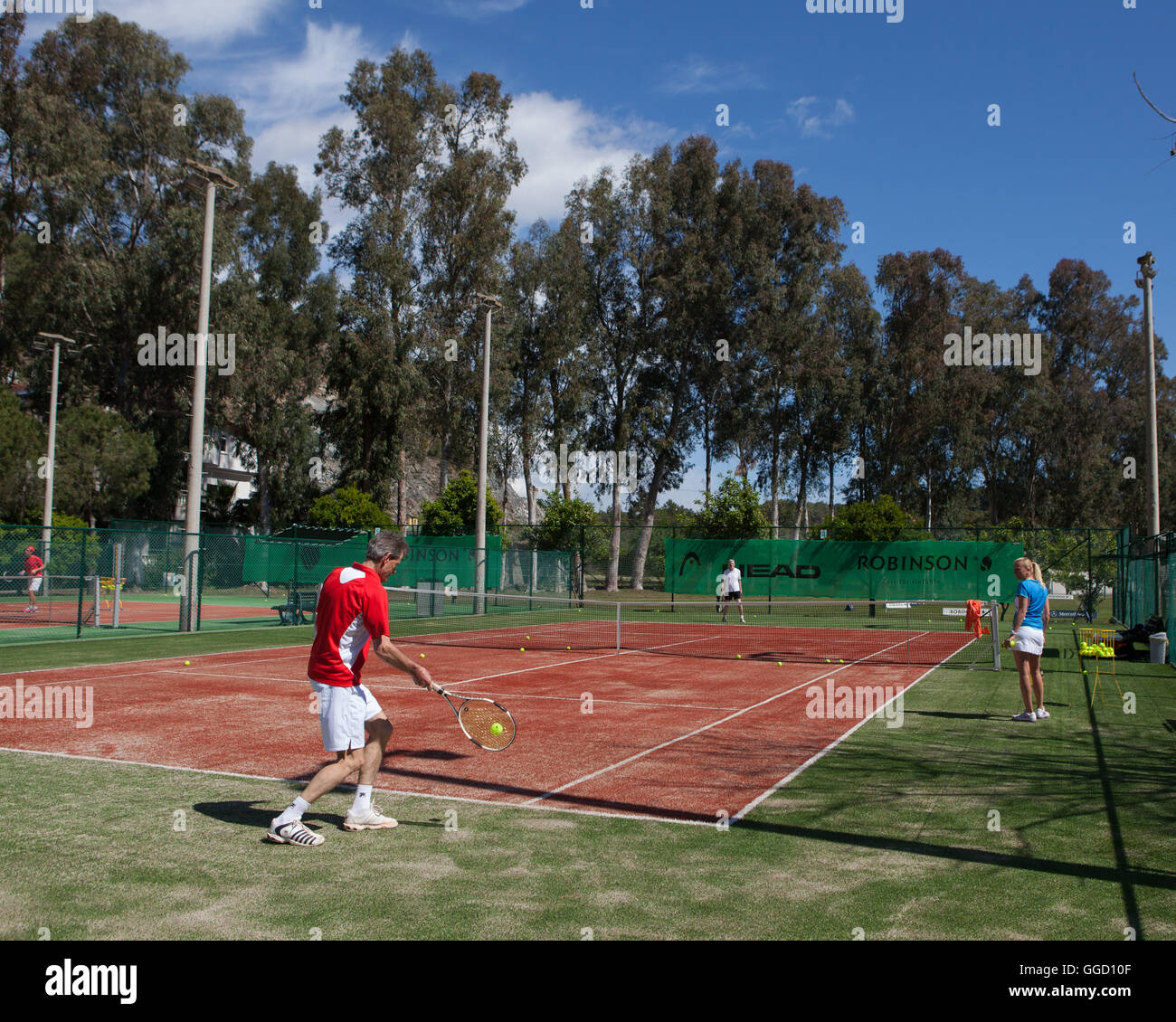 Les joueurs de tennis du Robinson Club Camyuva, Kemer, Antalya, Turquie Banque D'Images