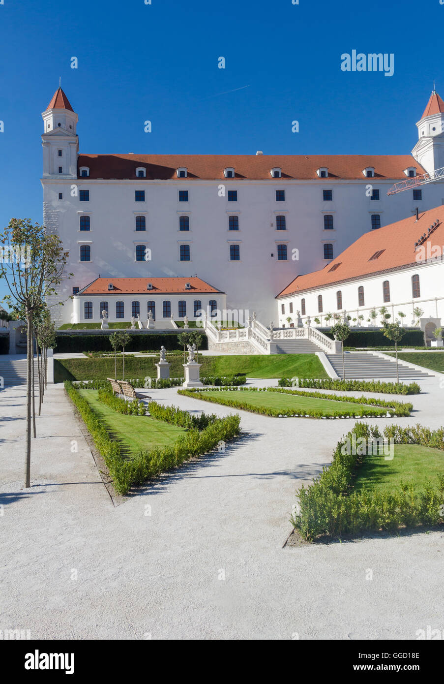 Domaine de l'important monument château de Bratislava, Slovaquie. Nouveau public ouvert jardin baroque. Château fait partie de son monde de l'UNESCO Banque D'Images