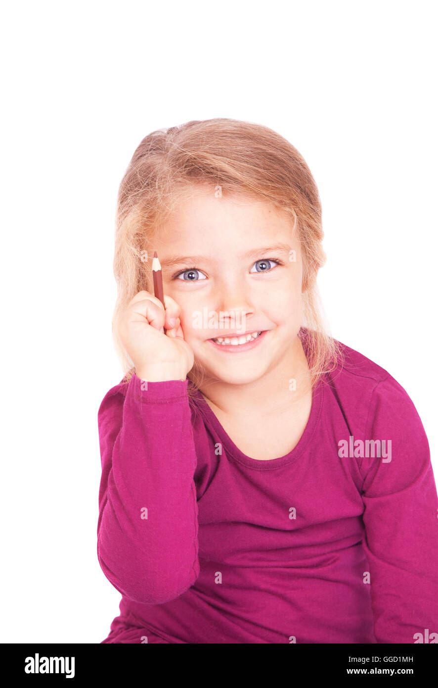 Portrait of a cute little girl avec un crayon dans la main sur un fond blanc en studio Banque D'Images