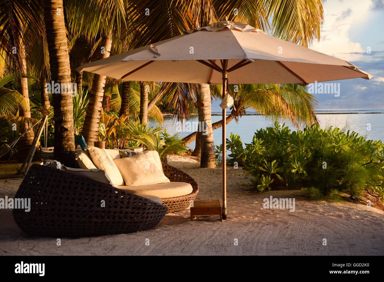 Géographie / billet, les Seychelles, l'Île Amirante, Desroches Island, hotel, hôtel, mer, palm, coin salon, parasol, Additional-Rights Clearance-Info-plage,-Not-Available Banque D'Images