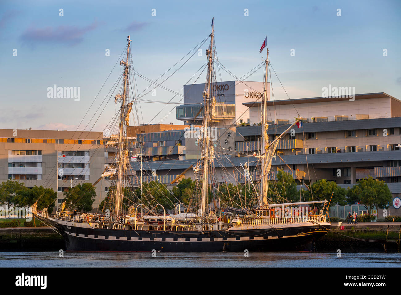 Le trois-mâts Belem étant à quai E. Foy, à Bayonne (Pyrénées Atlantiques - France). Le trois-mâts Bélem à Bayonne. Banque D'Images