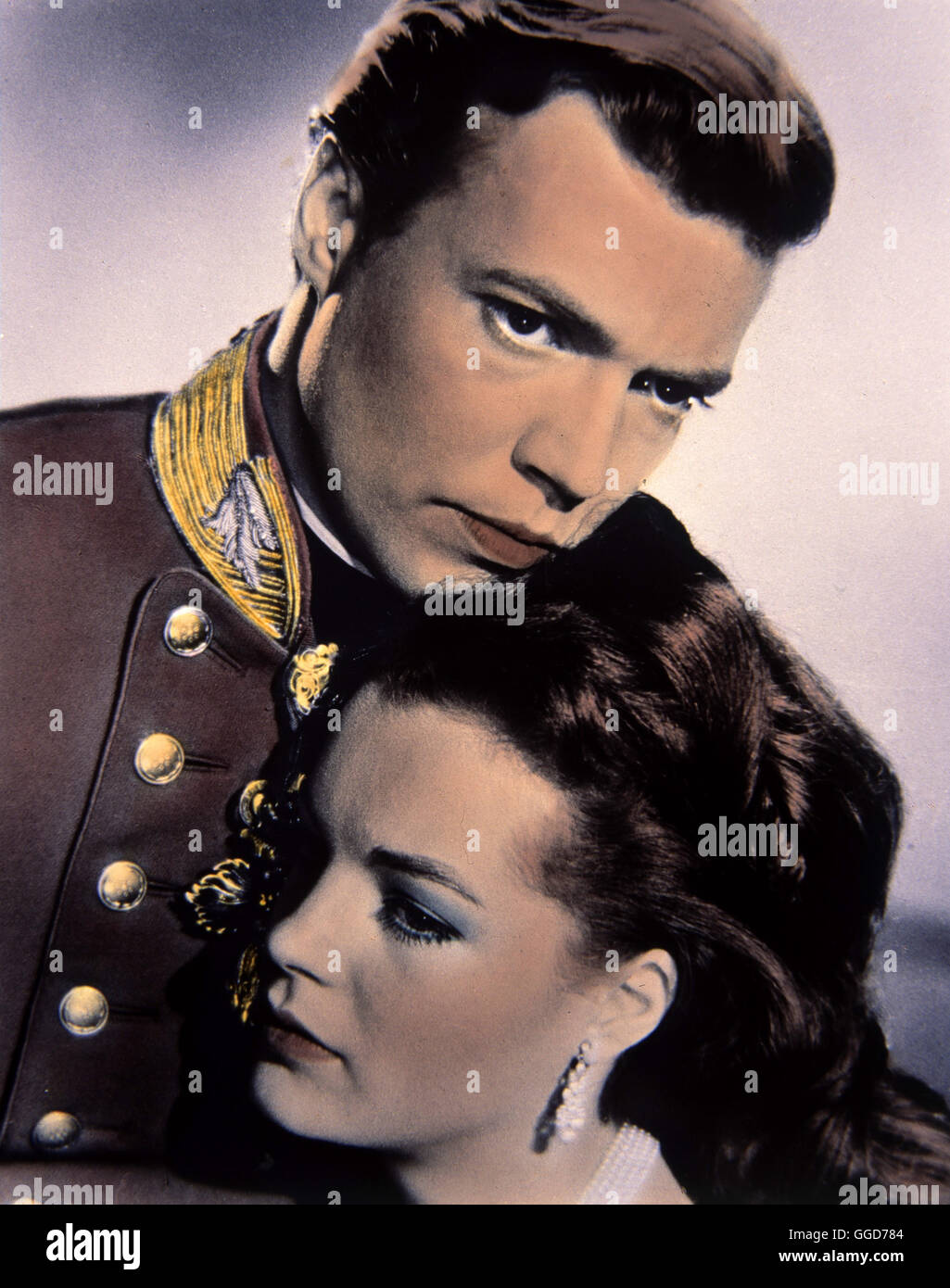 SISSI - SCHICKSALSJAHRE EINER KAISERIN / Autriche 1957 / Ernst Marischka Kaiser Franz Joseph (Karlheinz Böhm) und Sissi (Romy Schneider) Régie : Ernst Marischka Banque D'Images