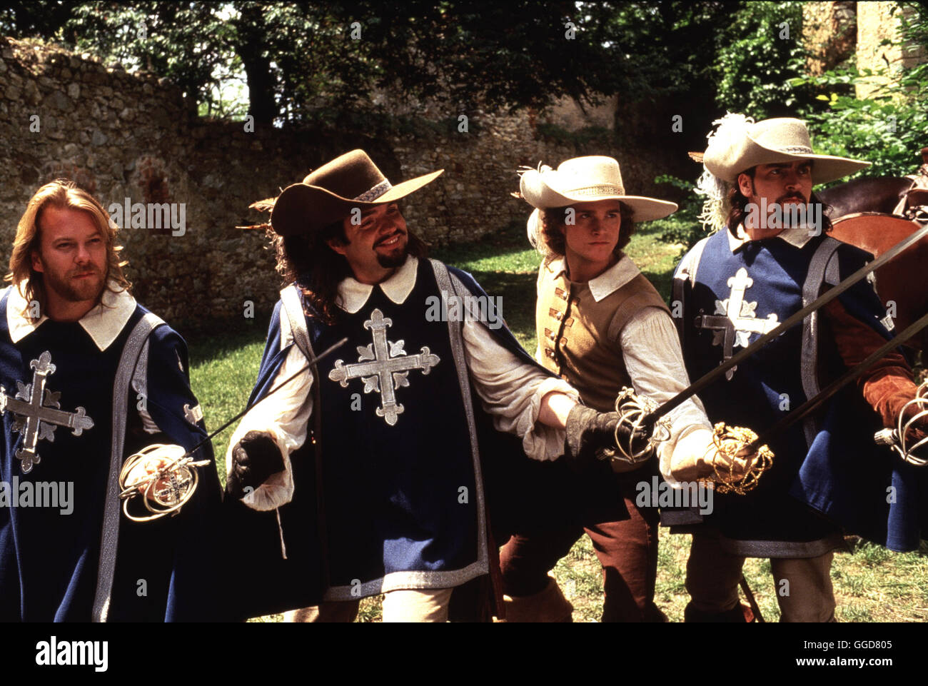 DIE DREI MUSKETIERE / Les Trois Mousquetaires USA 1993 / Stephen Herek Szenenbild mit den drei Musketieren Aramis (Charlie Sheen, liens), Porthos (OLIVER PLATT, 2.von recchts), Athos (Kiefer SUTHERLAND, 156) et d'Artagnan (CHRIS O"DONNEL). Regie : Stephen Herek aka. Les trois mousquetaires Banque D'Images