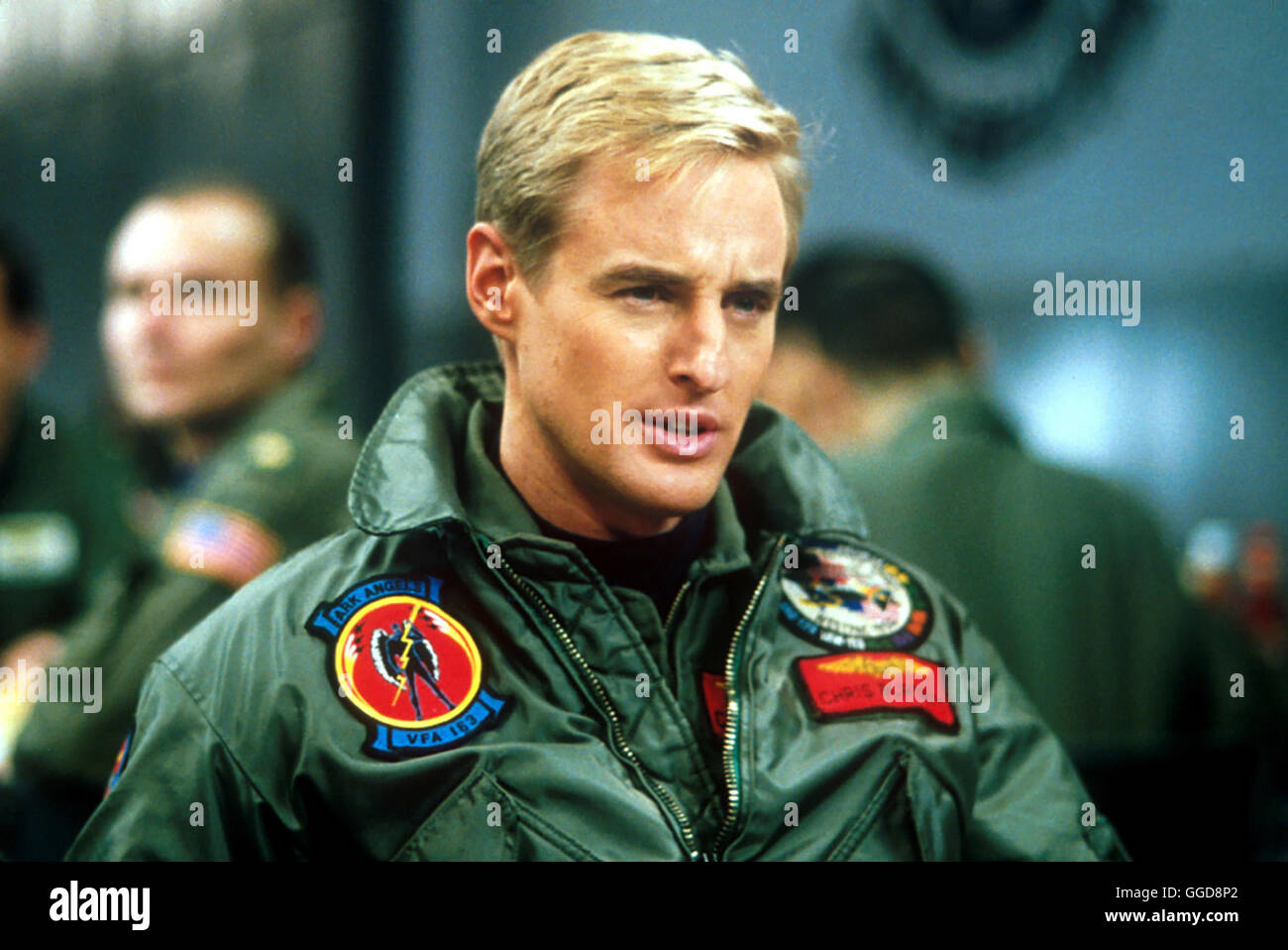 IM FADENKREUZ - ALLEIN GEGEN ALLE / derrière les lignes ennemies USA 2001 / John Moore Wir kämpfen wir nicht nur beobachten' ist die Concevoir des amiraux Reigart. Doch der Kampfpilot Chris Burnett (Owen Wilson), Mehr als nur das Gebiet zu erkunden. Als er une bosnischem Weihnachtstag der über Gebiet, fliegt er geraten und ein anderer die hinter Feindlichen Linien pilote und werden. abgeschossen Owen überlebt und versucht aus dem Feindesgebiet zu fliehen. Da Burnett durch eigenes hinter die Linien geraten Verschulden ist, l'amiral Reigart wird unter Druck gesetzt : Soll er den Soldaten und retten Banque D'Images