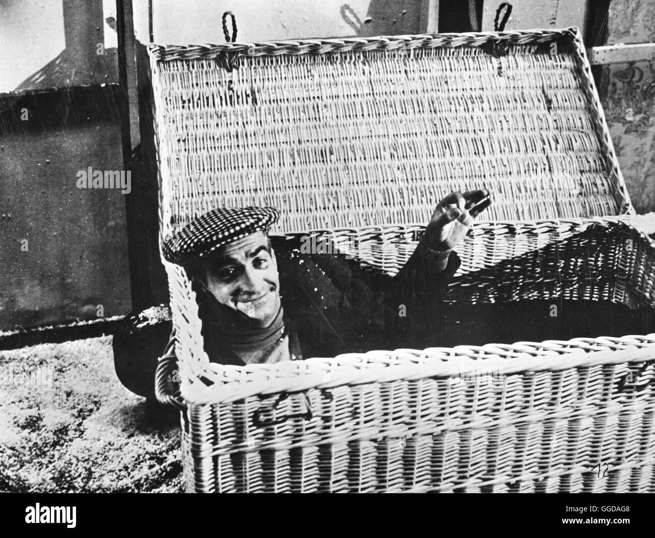 RADIESCHEN VON UNTEN / des pissenlits par la racine Frankreich 1963 / Georges Lautner Bild : LOUIS DE FUNES als Jockey Jack Regie : Georges Lautner aka. Des pissenlits par la racine Banque D'Images