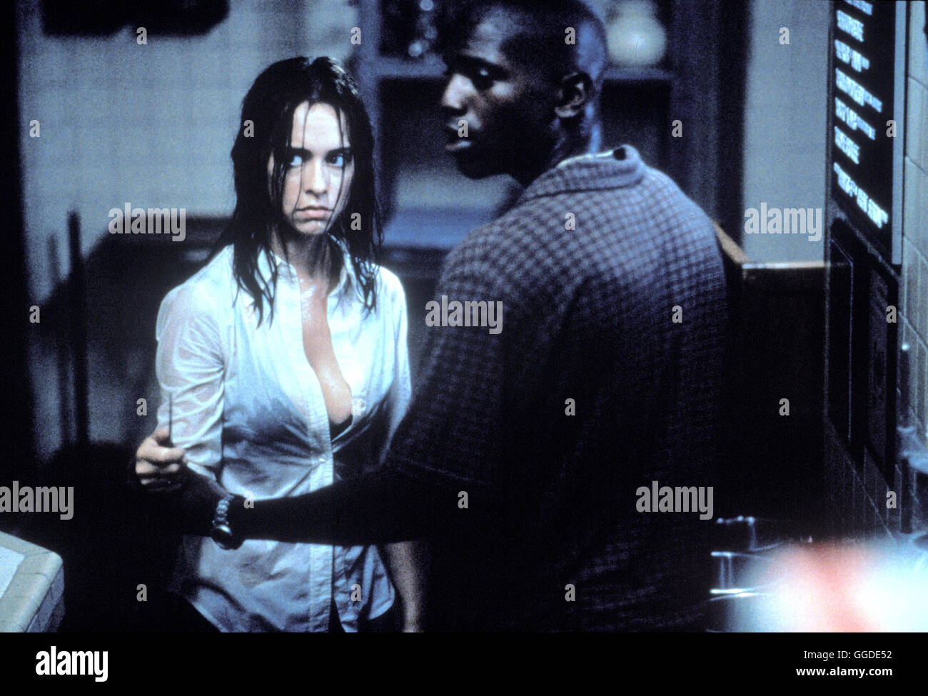 WEISS ICH noch immer, ÉTAIT DU LETZTEN SOMMER AS CONSULTER / I still know what you did Last Summer USA 1998 / Danny Cannon Filmszene mit Jennifer Love Hewitt und MUSE WATSON Regie : Danny Cannon aka. Je sais toujours ce que vous avez fait l'été dernier Banque D'Images