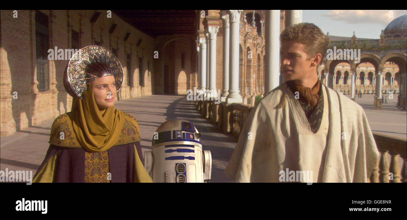 STAR WARS : Episode II - DER ANGRIFF KLONKRIEGER / Star Wars : Episode II - l'Attaque des Clones USA 2002 / George Lucas La reine amidala (Natalie Portman), R2D2, Anakin Skywalker (Hayden Christensen) Régie : George Lucas aka. Star Wars : Episode II - l'Attaque des Clones Banque D'Images