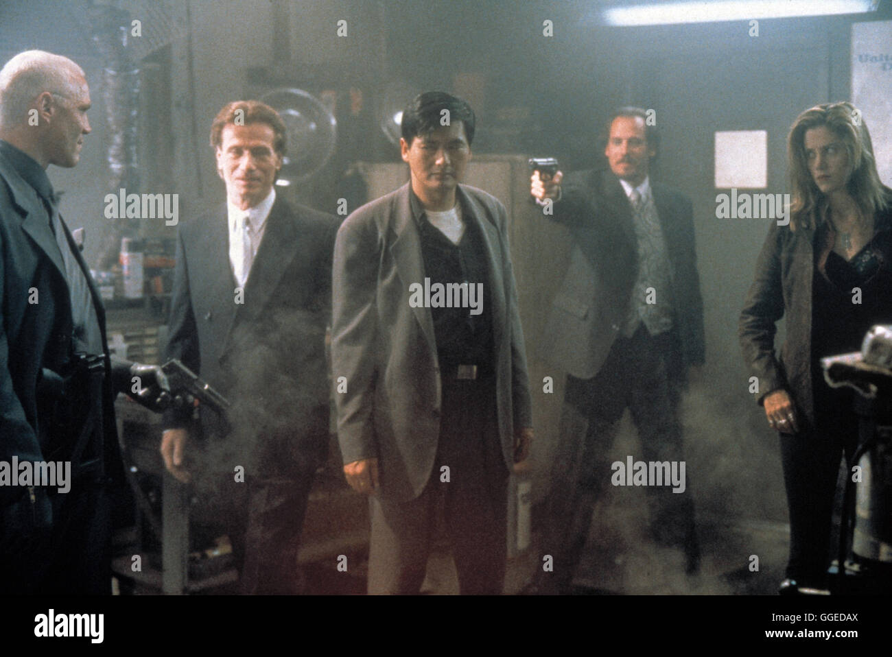 Beloved / The Replacement Killers USA 1998 / Antoine Fuqua Voir mit Jürgen Prochnow (Michael Kogan, 2.v.li.), Chow Yun-FAT (John Lee, mi.) und MIA SORVINO (Meg Coburn). Regie : Antoine Fuqua aka. The Replacement Killers Banque D'Images