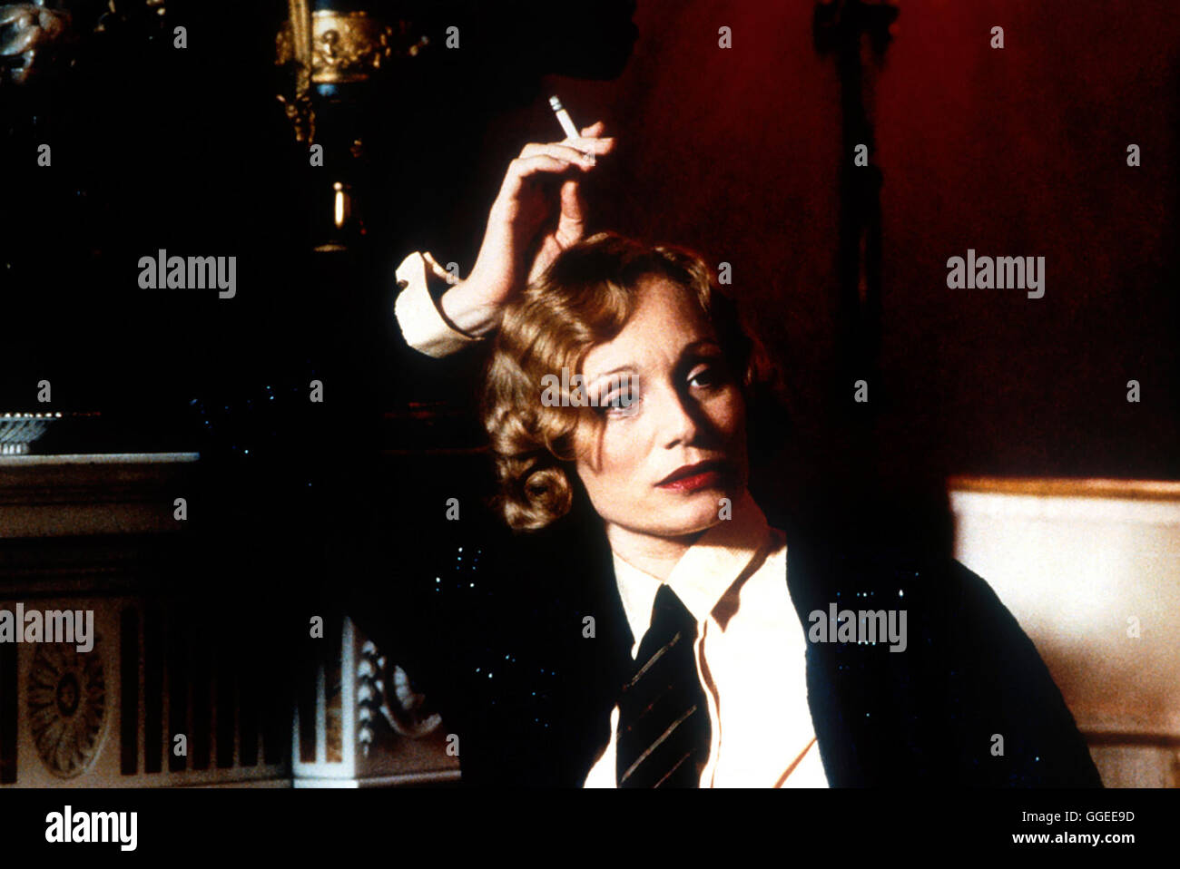 GOSFORD PARK / Gosford Park GB/D/USA 2001 / Robert Altman Lady Sylvia McCordle (Kristin Scott Thomas) Régie : Robert Altman aka. Gosford Park Banque D'Images