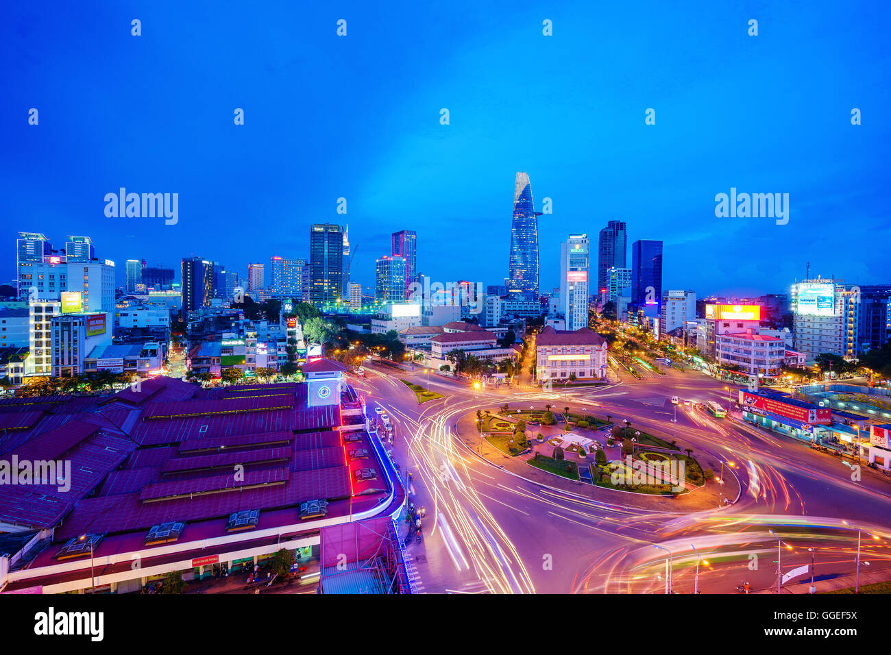 Impression, coloré, scène vibrante de l'Asie, le trafic, l'engorgement de la ville dynamique sur la piste, Saigon, Vietnam Banque D'Images