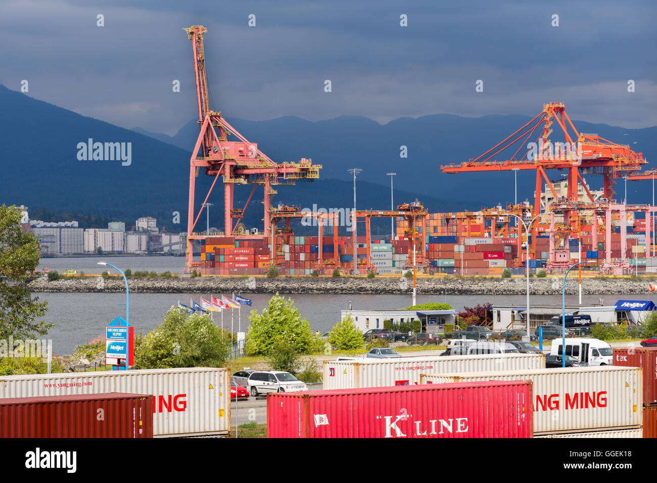 Port de conteneurs dans le port de Vancouver. Banque D'Images