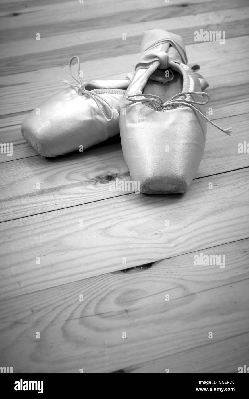Chaussures De Pointe Chaussures De Ballet Noeud De Ruban Sur Les Chaussures  De Pointe Performance Au Théâtre