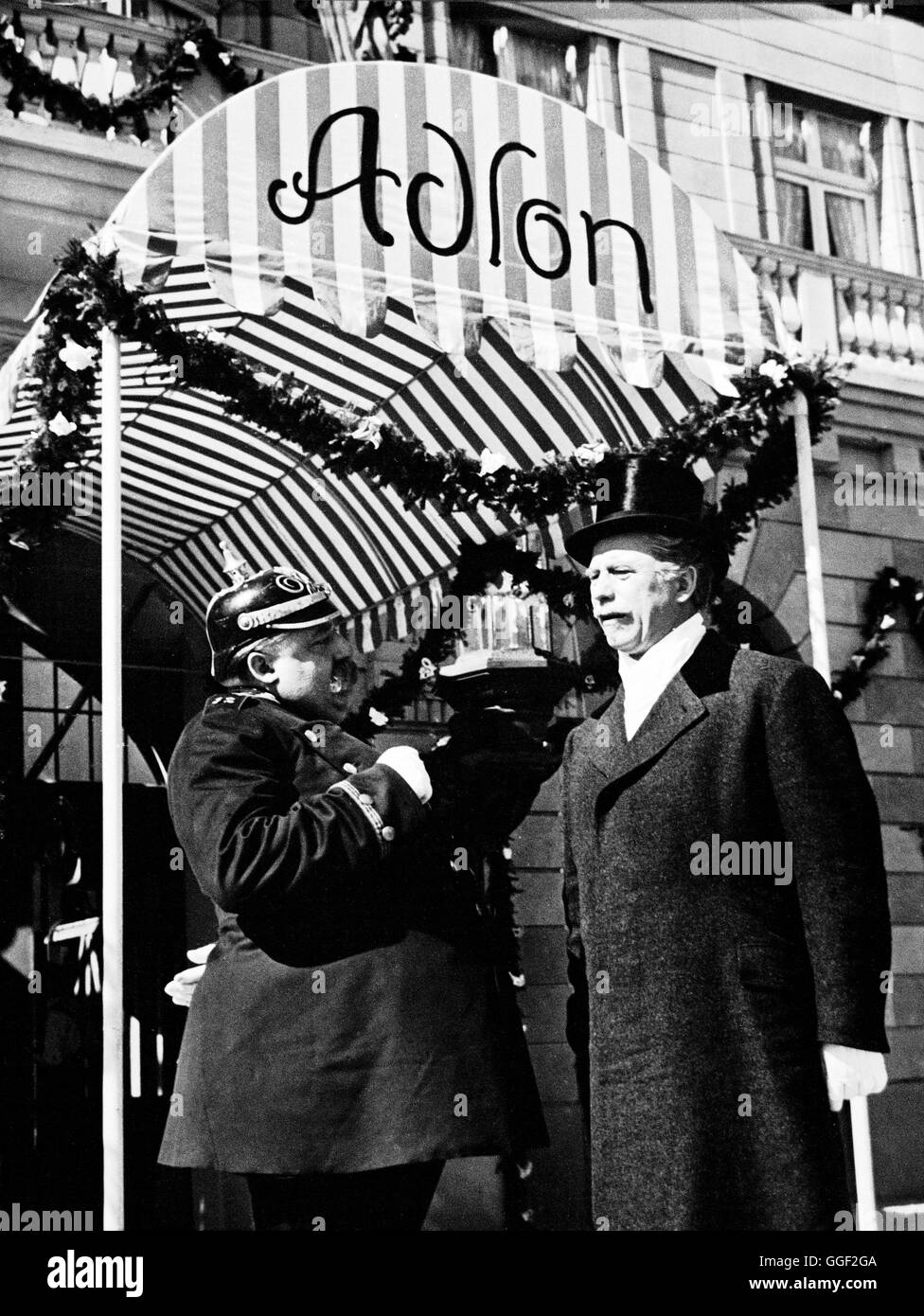 HOTEL ADLON / Deutschland 1955 / Josef von Baky WERNER HINZ, 159 (Lorenz Adlon) im Spielfilm "Hotel Adlon", 1955./ Regie : Josef von Bky Banque D'Images