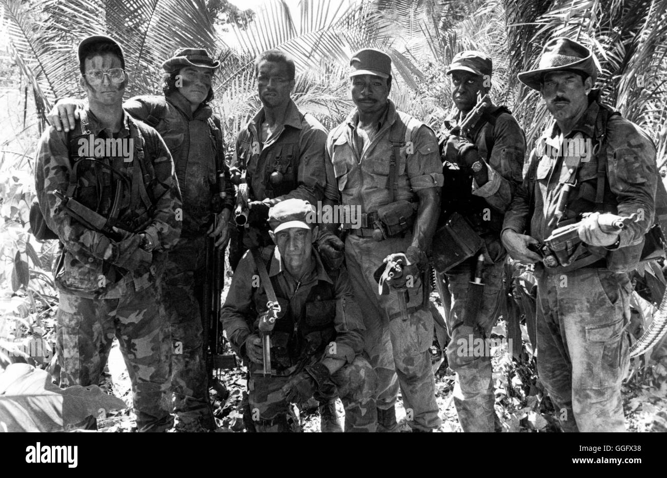 PREDATOR predator / USA 1987 / John McTiernan, Sonny Landham SHANE BLACK, Arnold Schwarzenegger, Carl Weathers, RICHARD CHAVES, Bill Duke, Jesse Ventura dans 'terror', 1987. Regie : John McTiernan aka. Predator Banque D'Images