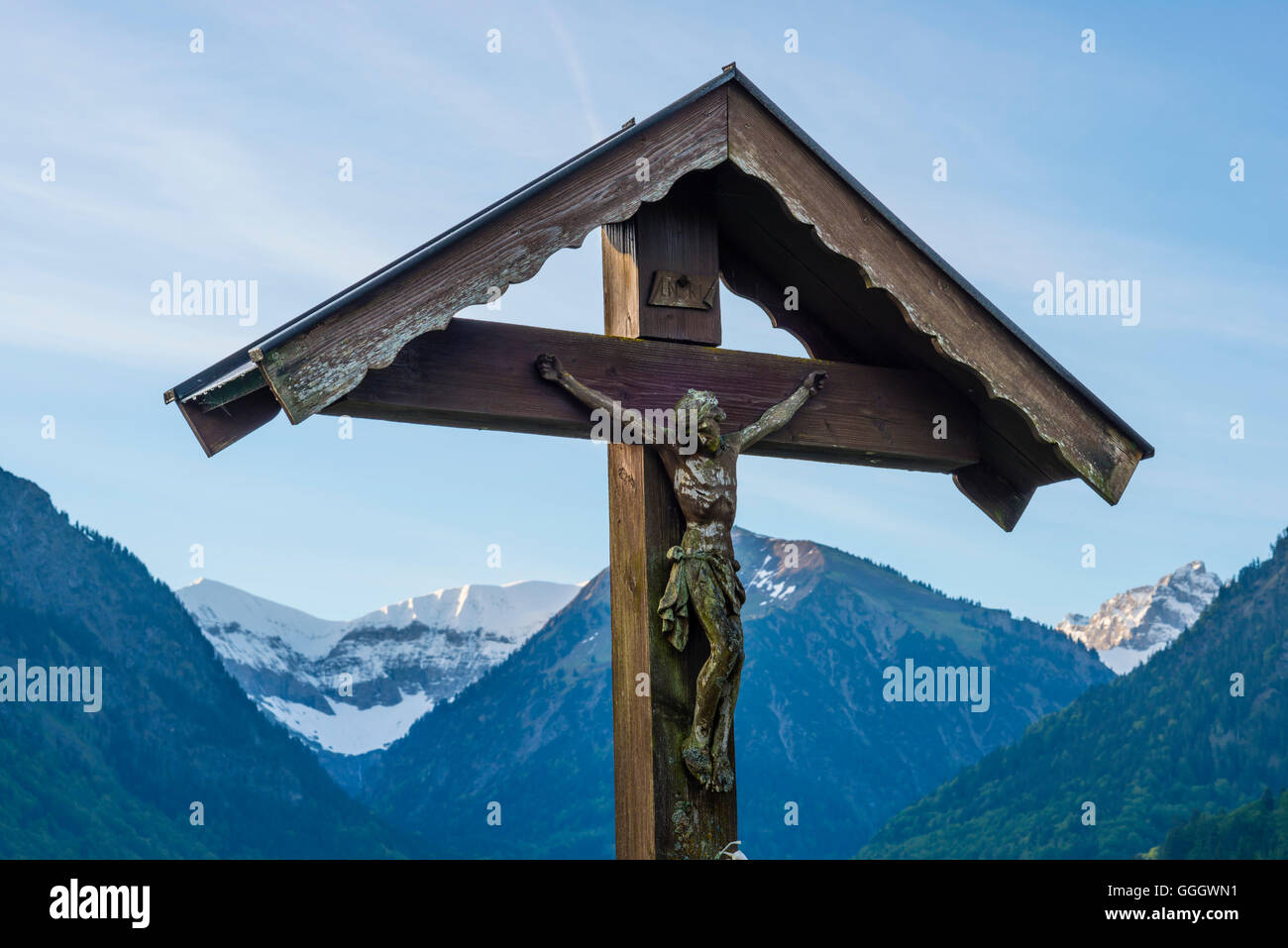 Géographie / voyage, Allemagne, Bavière, calvaire avec la statue du Christ, Loretto Meadows à Oberstdorf Allgaeu, Alpes, Allgaeu, Freedom-Of-Panorama Banque D'Images