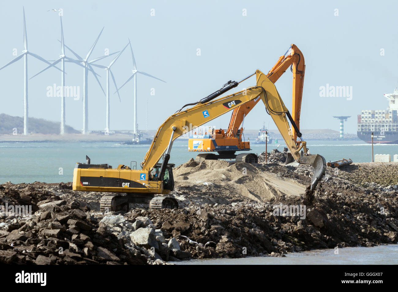 Excavatrice Cat 390D machines dans le port de Rotterdam Banque D'Images Excavatrice Cat 390D machines dans le port de Rotterdam Banque D'Images