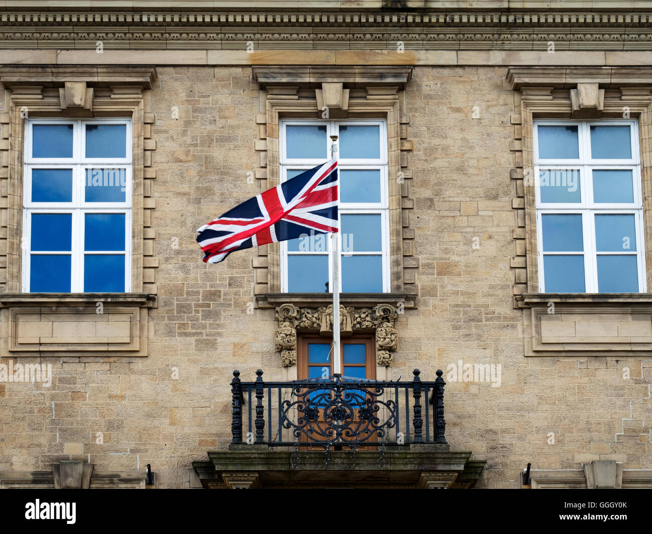 Drapeau de l'Union européenne à l'hôtel de ville de Shipley West Yorkshire Angleterre Banque D'Images