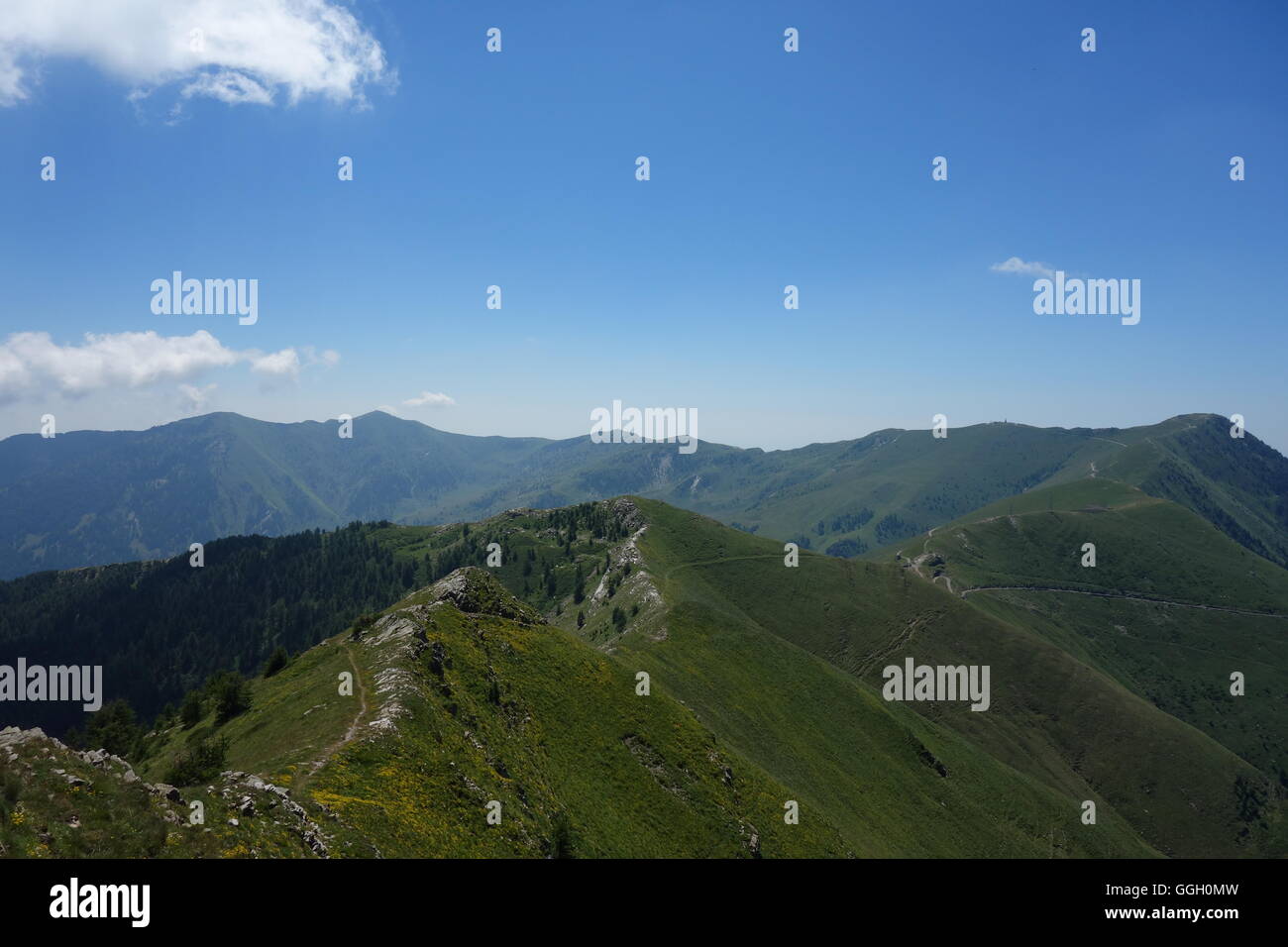 Afficher le long de la crête avec Monte Saccarello (r.), Alpes Ligures, Italie Banque D'Images