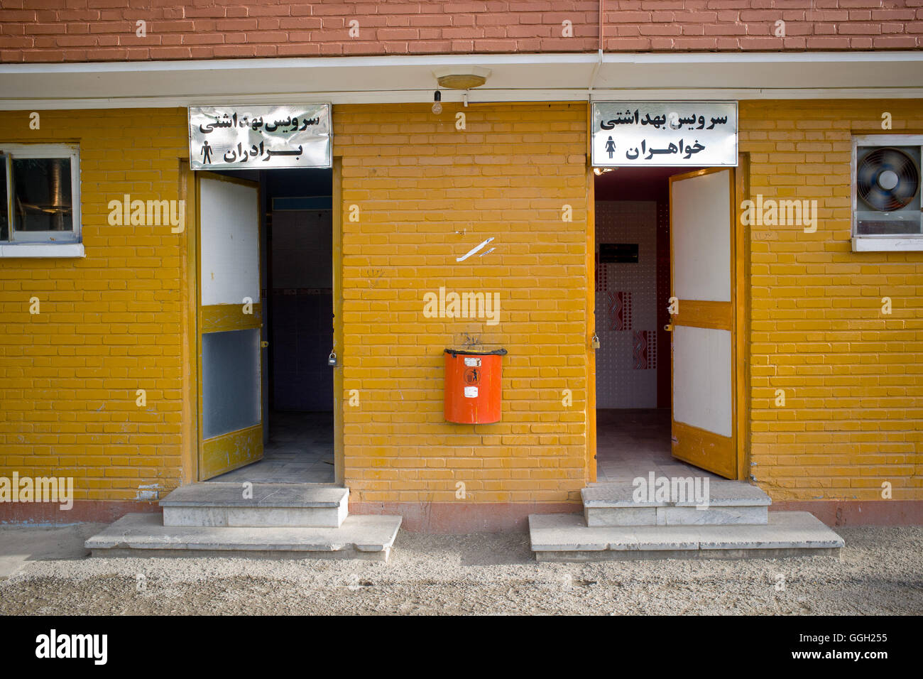 L'entrée des toilettes à Sanandaj, Iran. © Jordi Boixareu Banque D'Images