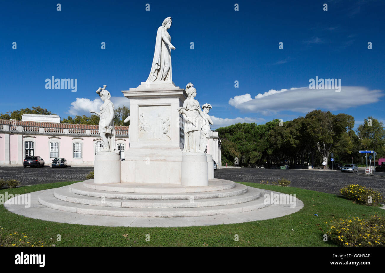 Statue en marbre de la reine Marie I de Portugal au Palais de Queluz, Lisbonne, Portugal Banque D'Images
