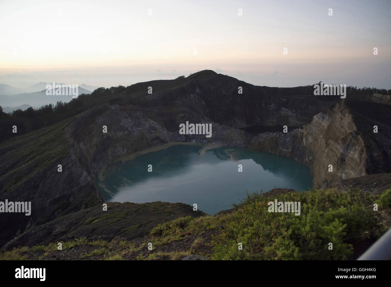 Kelimutu lac, l'Indonésie. Kelimutu est un volcan, près de la petite ville de Moni, dans le centre de l'île de Flores en Indonésie Banque D'Images