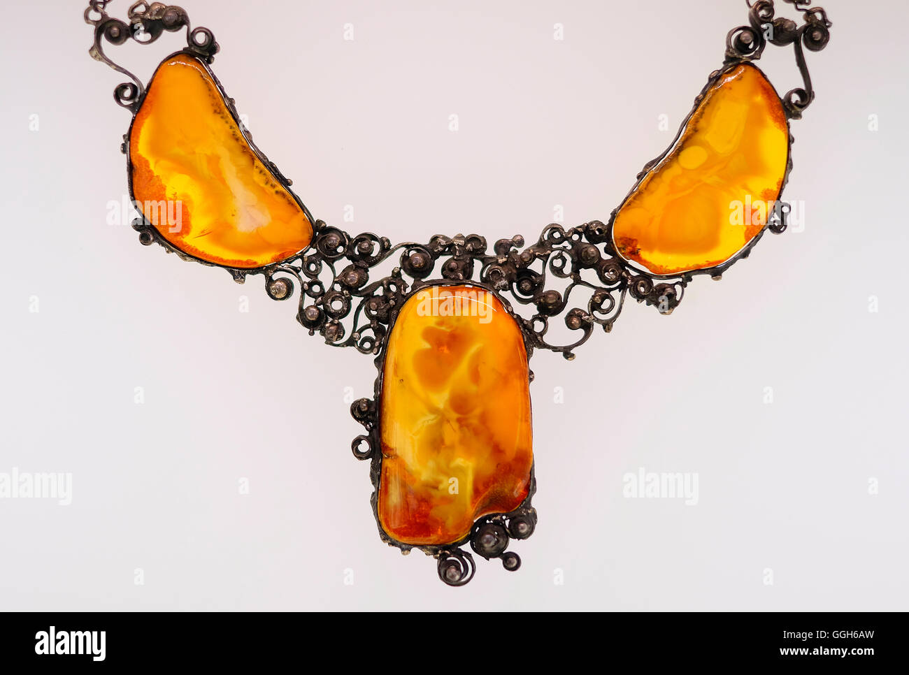 Pendentif Ancien En Ambre Fossile Naturel - Style Art Déco, Monture Plaquée Or - Bijou Vintage Et Unique