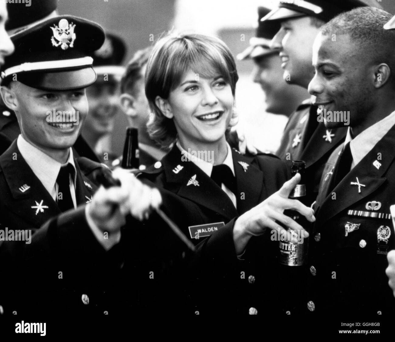 MUT ZUR WAHRHEIT / Courage Under Fire USA 1996 / Edward Zwick Voir mit MEG RYAN (Capitaine Karen Walden). Regie : Edward Zwick aka. Courage Under Fire Banque D'Images