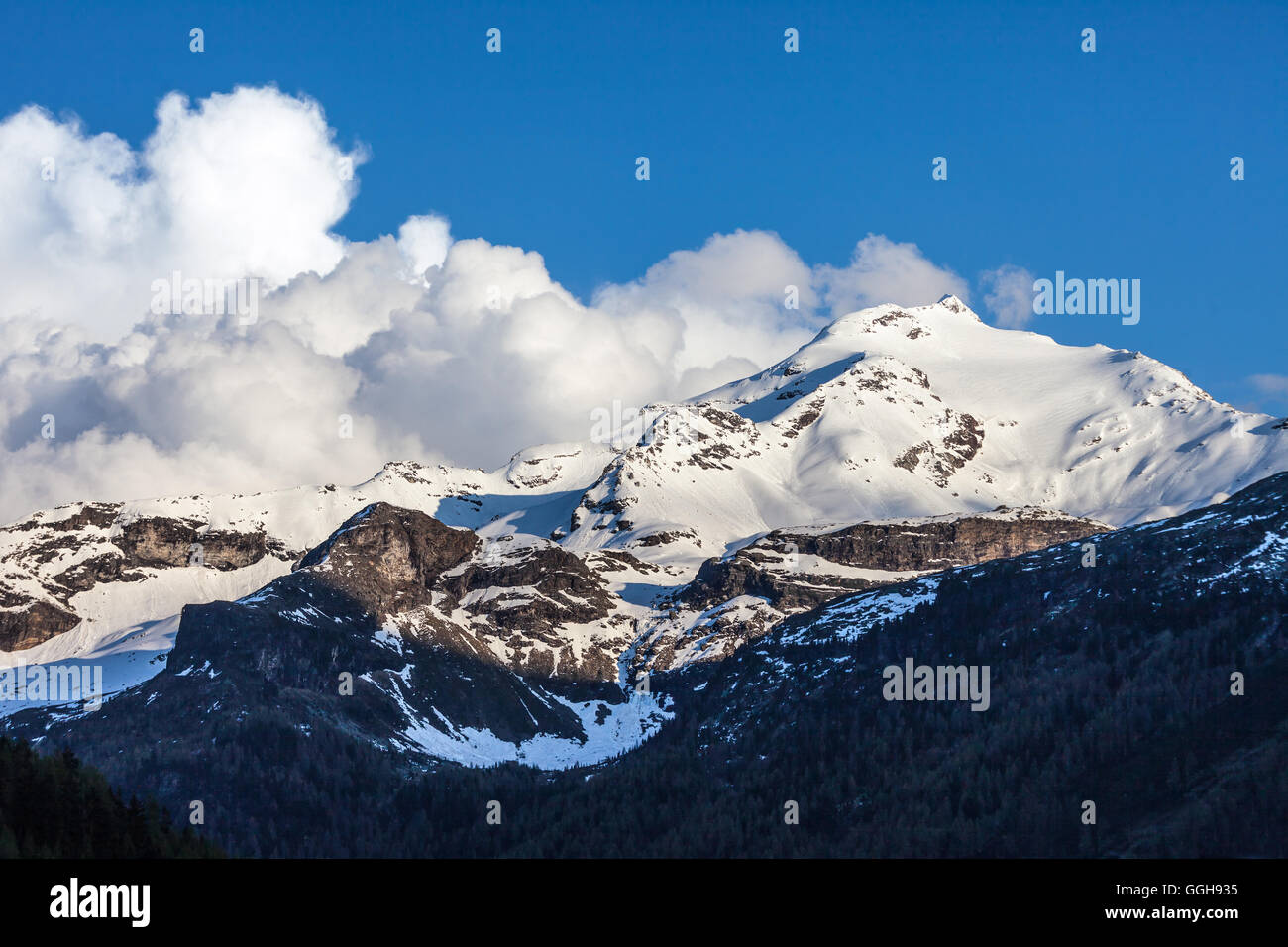 Géographie / voyages, Italie, Tyrol du Sud, de tonnerre et d'arrière-plan de montagnes dans le Reintal près de rein in Taufers, Additional-Rights Clearance-Info-Not-Available- Banque D'Images
