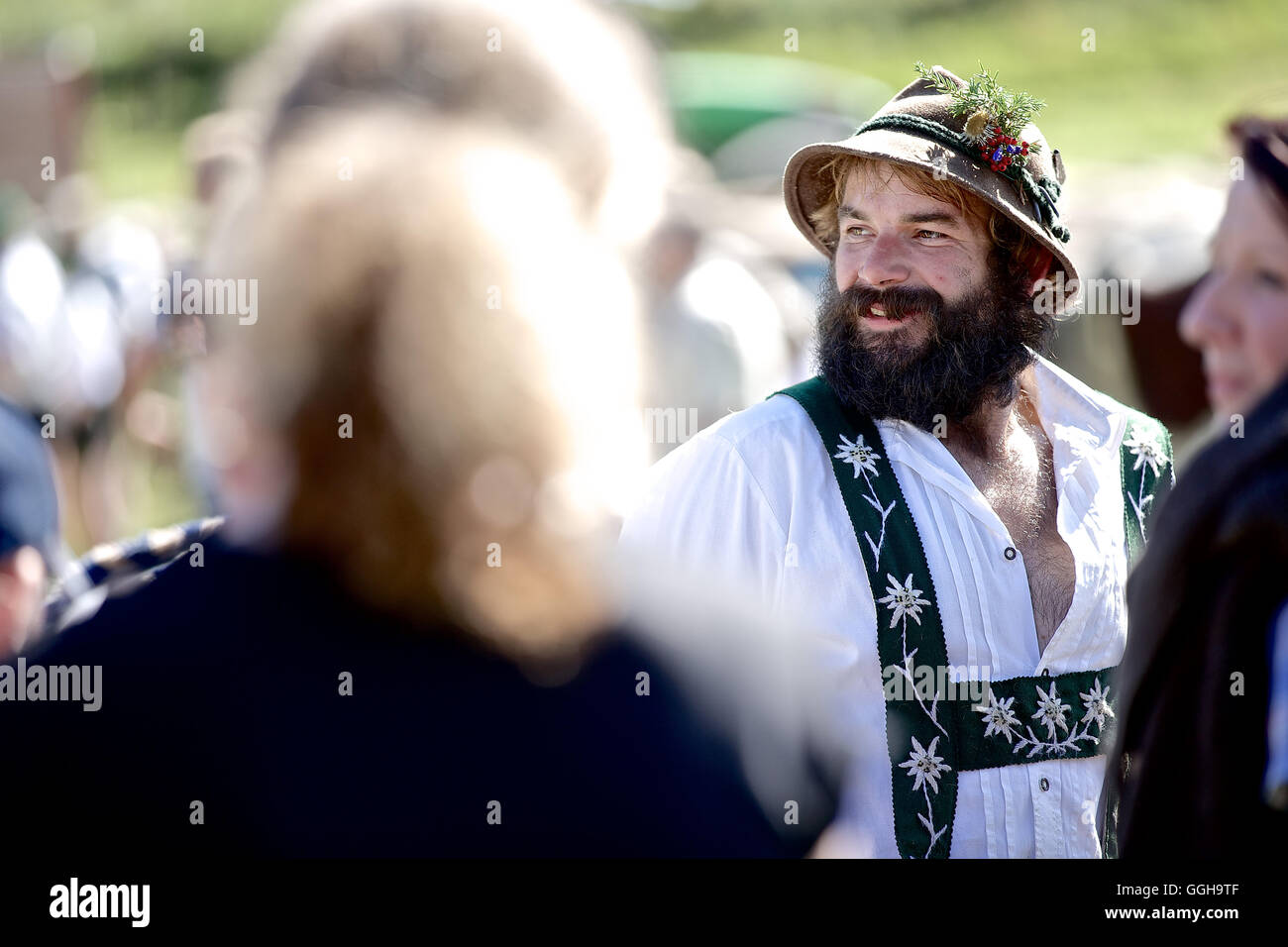 Homme portant des vêtements traditionnels, Viehscheid, Allgau, Bavière, Allemagne Banque D'Images