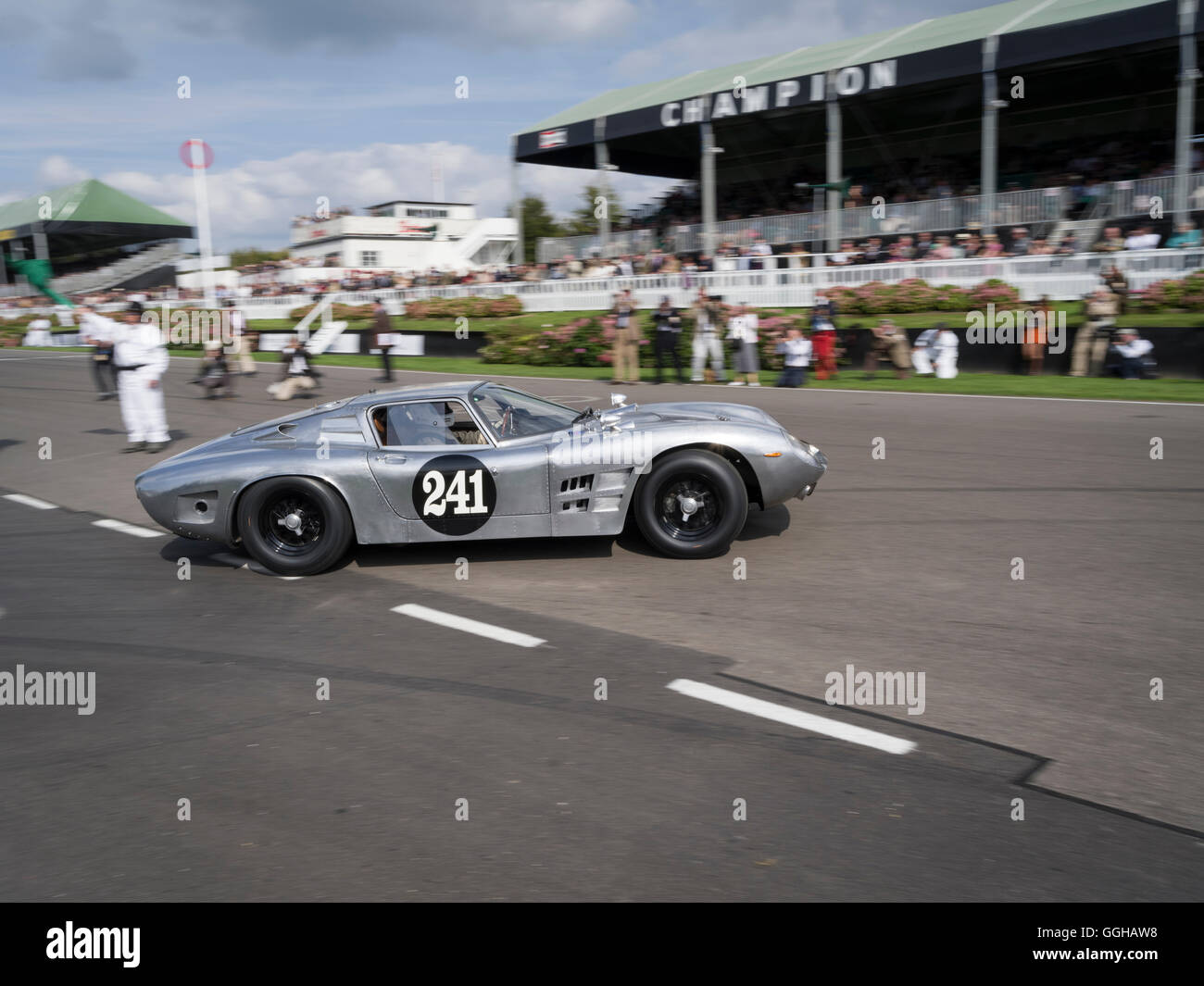 ISO 1964 Bizzarini A3C, RAC TT Célébration, Goodwood Revival 2014, course Sport, voiture de collection, Goodwood, Chichester, Sussex, Angleterre Banque D'Images