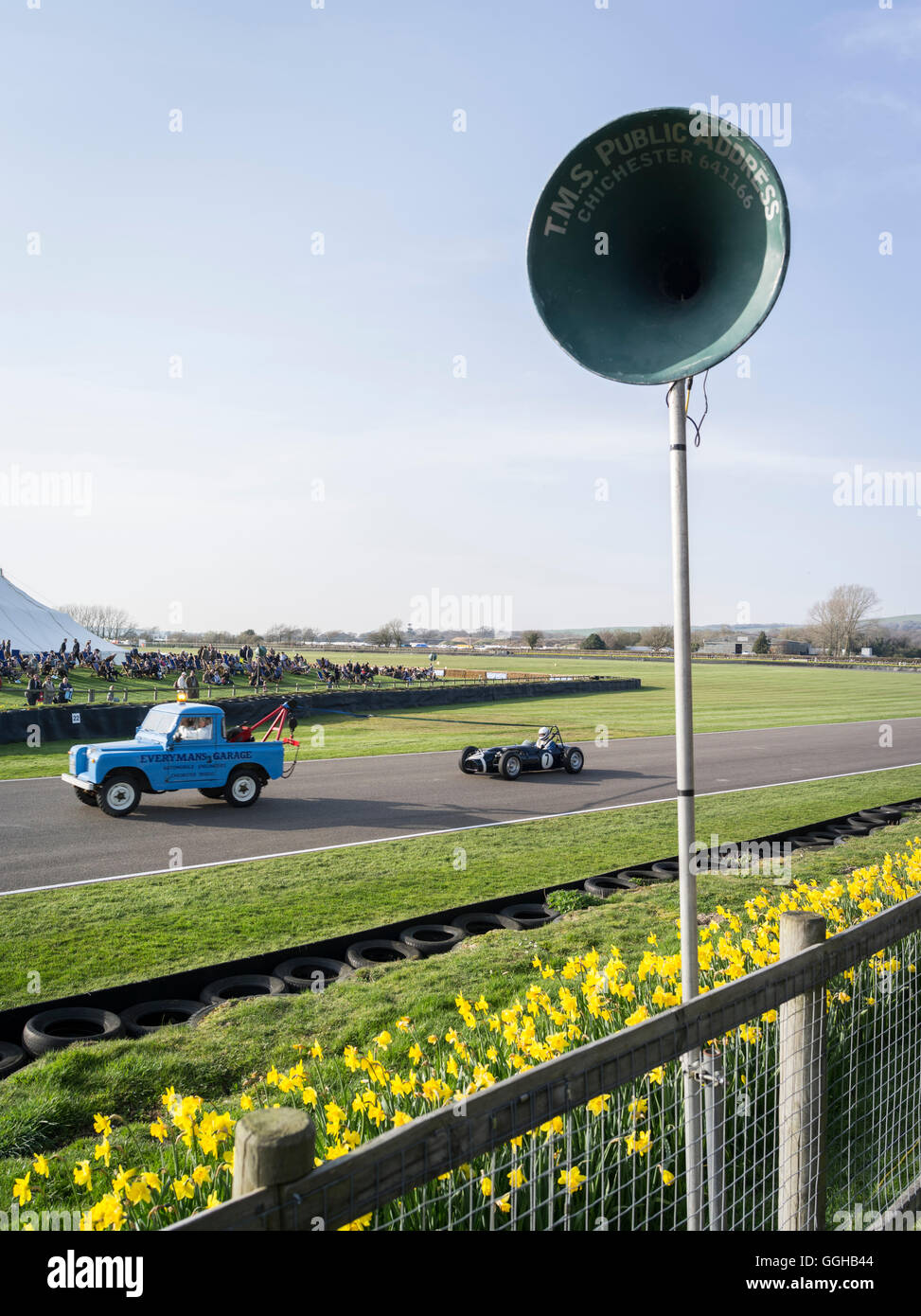 Land Rover, véhicule de récupération et d'un haut-parleur, 72e réunion des membres, course, voiture course, voiture classique, Chichester, Sussex, Banque D'Images