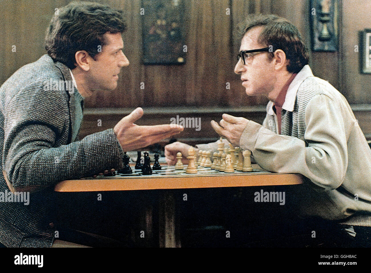 DER STROHMANN / l'avant USA 1976 / Martin Ritt Howard Prince (Woody Allen) spielt während der Mc den Carthy-Ära Drehbuchauthor Strohmann für den Alfred Miller (MICHAEL MURPHY, re.). Regie : Martin Ritt aka. L'avant Banque D'Images