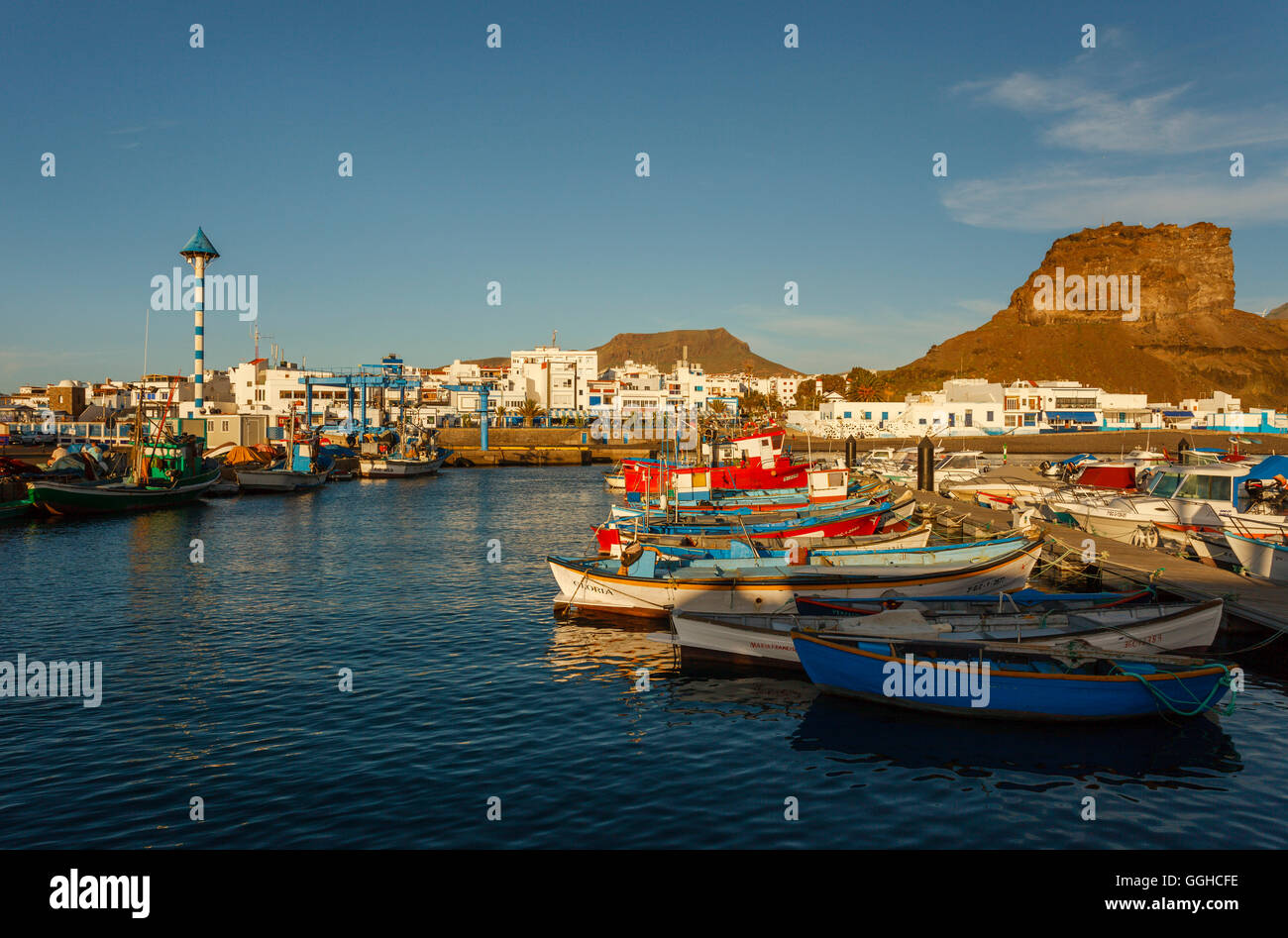 Port de pêche, des bateaux de pêche dans le port, Puerto de las Nieves, près de Agaete, côte ouest, Gran Canaria, Îles Canaries, Espagne, Banque D'Images