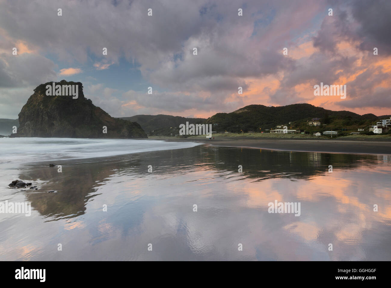 Le Rocher du Lion, Piha, Auckland, île du Nord, Nouvelle-Zélande Banque D'Images