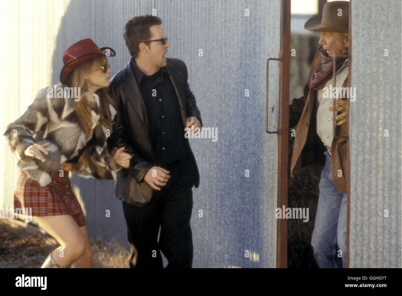 MANN UMSTÄNDEHALBER VOUS DEVEZ ÊTRE MEMBRE ! / Serving Sara D/USA 2002 / Reginald Hudlin Sara Moore (ELIZABETH HURLEY), Joe Tyler (Matthew Perry) Régie : Reginald Hudlin aka. Serving Sara Banque D'Images