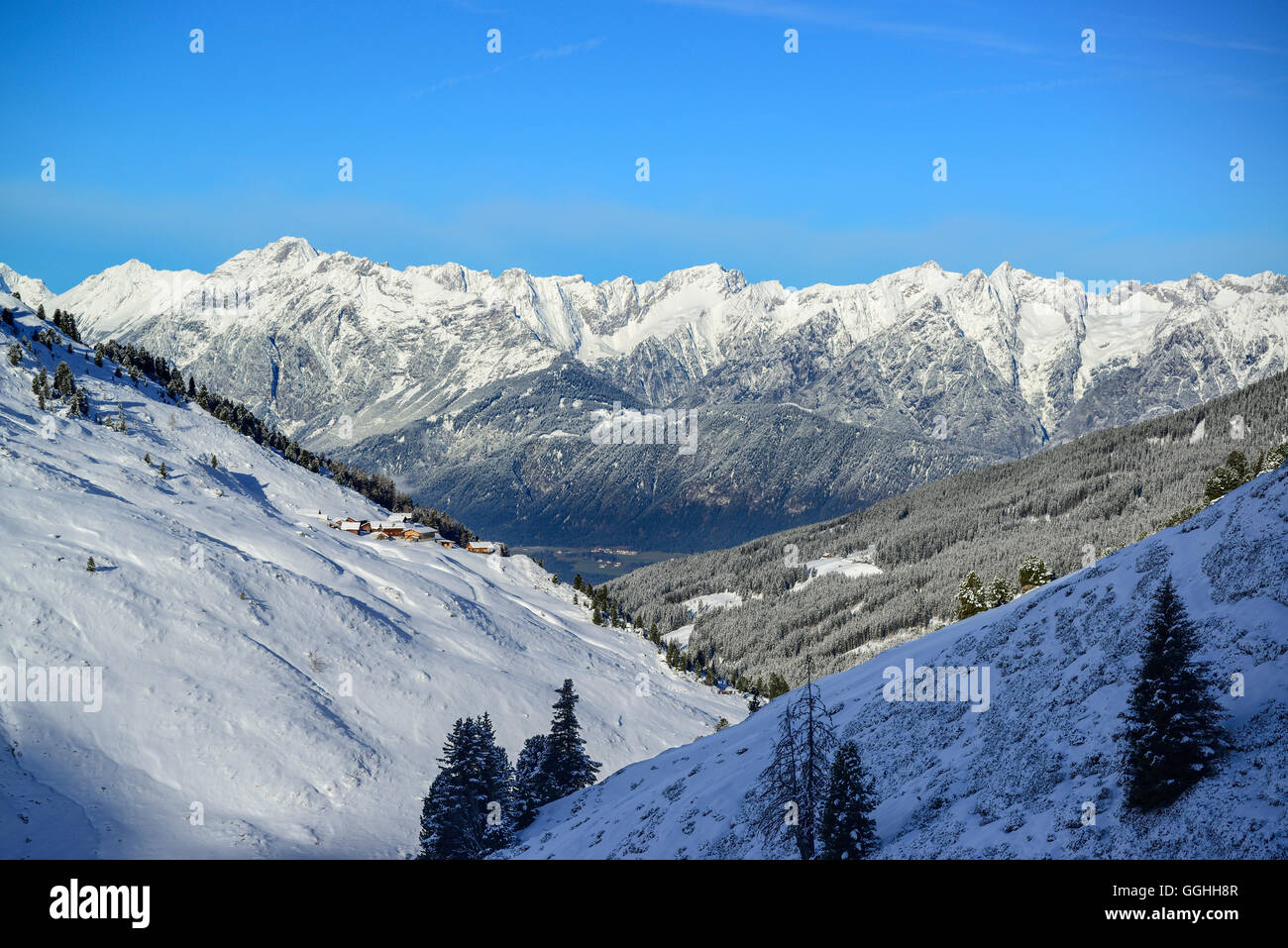 Vue de la Basse Vallée de l'Inn Gilfert de Karwendel, Gilfert, Tux Alpes, Tyrol, Autriche Banque D'Images