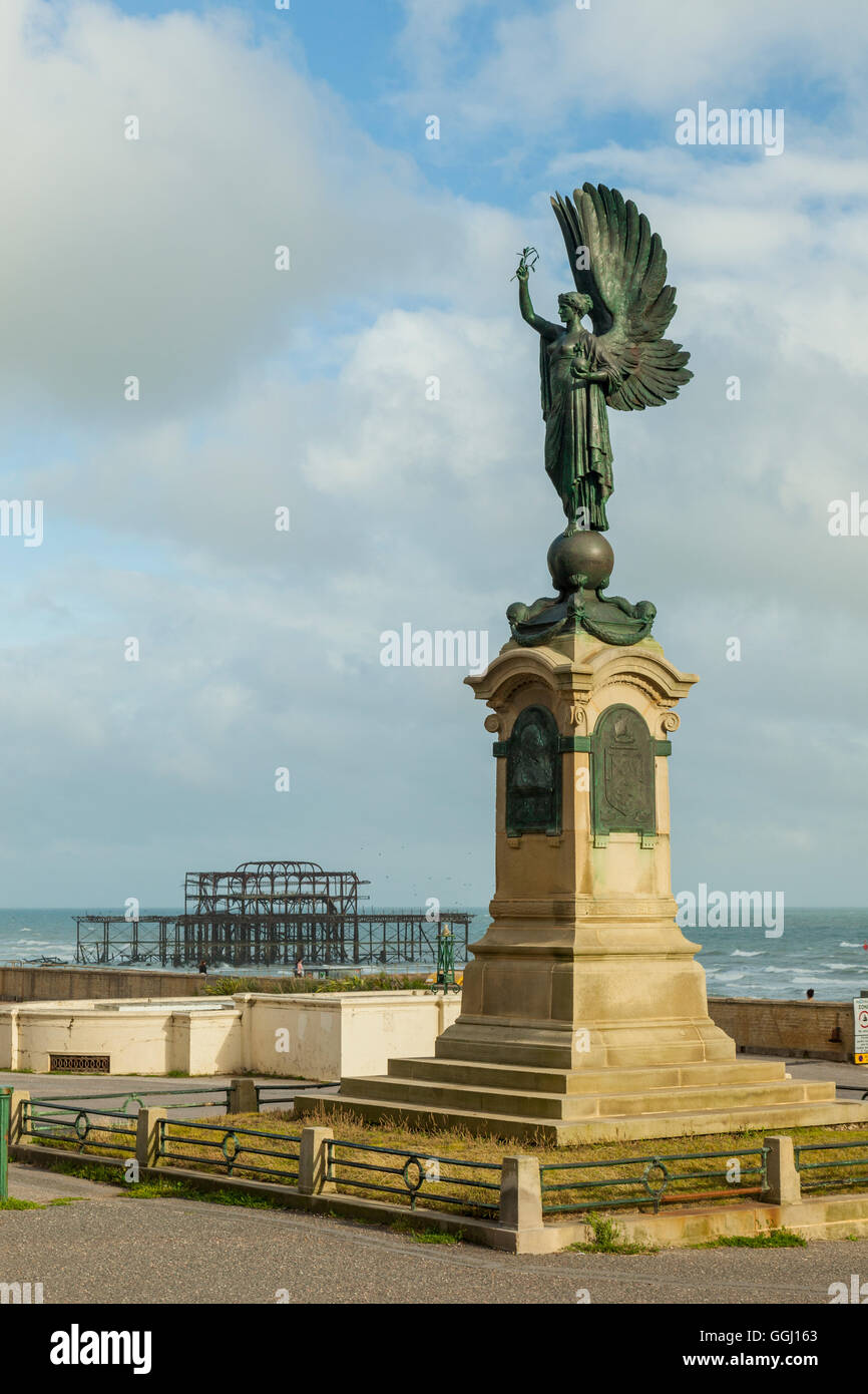 Ange de la paix statue délimitant le Brighton and Hove, Angleterre. Banque D'Images