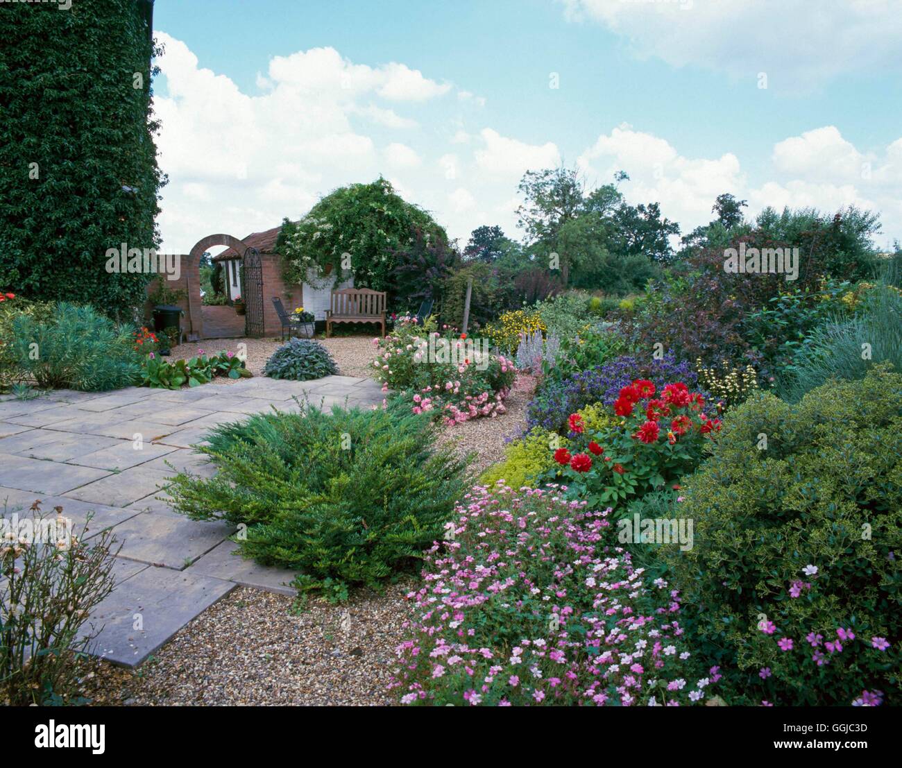 Jardin de style méditerranéen MED083955 Banque D'Images