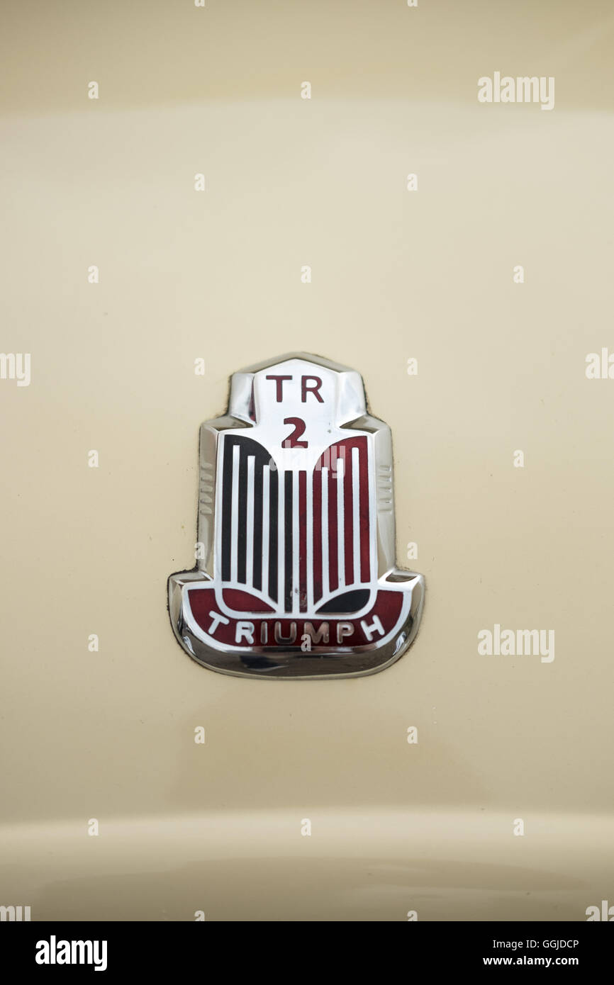 Triumph TR2 badge de capot en chrome Banque D'Images