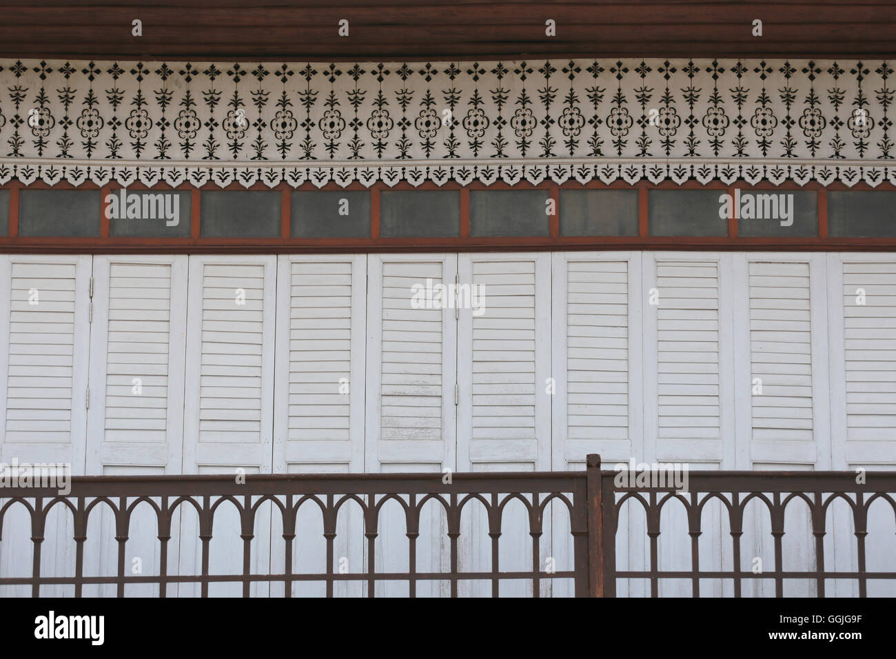 Mur de maisons traditionnelles locales en Thaïlande de la décoration architecturale pour la conception d'arrière-plan de construction. Banque D'Images