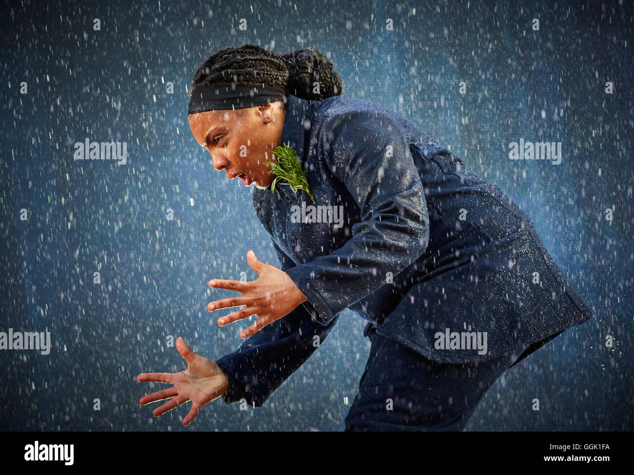La danse moderne dans la pluie au théâtre des milliers assister à Heaton Park concert de se souvenir de ceux qui ont été tués dans la bataille de Somme à Heaton park Banque D'Images