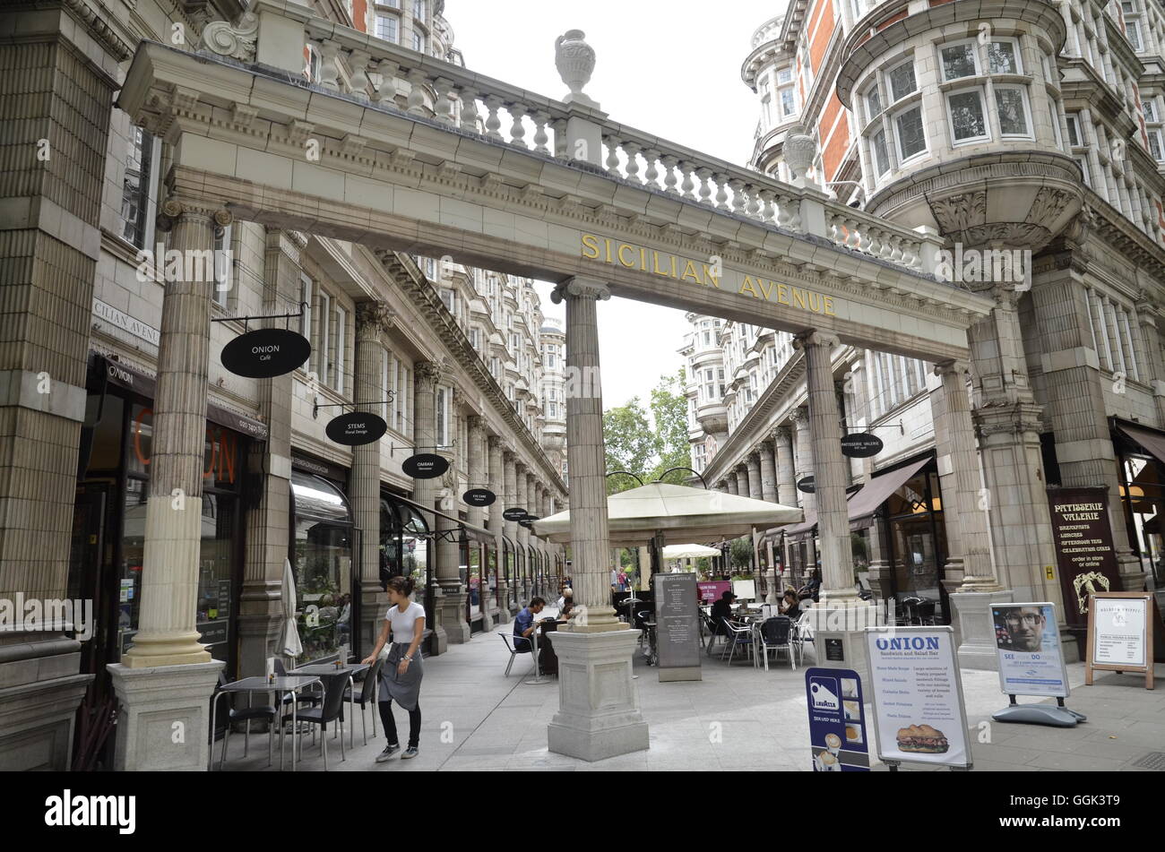 - L'Avenue de la Sicile et de la rue commerçante piétonne de manger à Holborn, Londres Banque D'Images