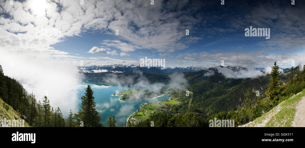 Vue sur le lac de Walchen du mont Italia, Haute-Bavière, Allemagne Banque D'Images