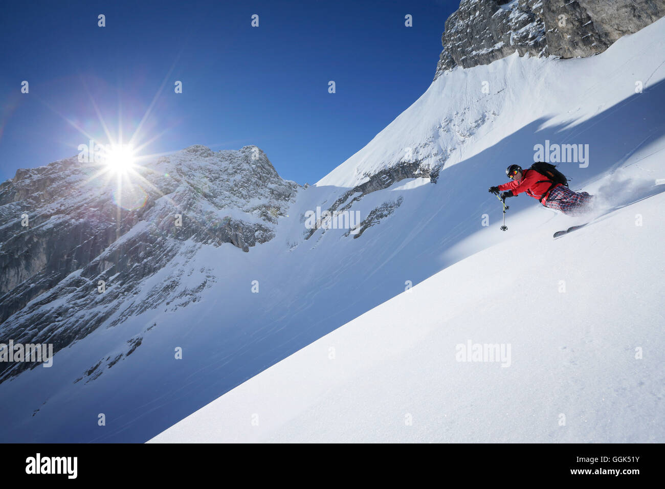 Ski alpin homme à partir de la Zugspitze, Haute-Bavière, Allemagne Banque D'Images
