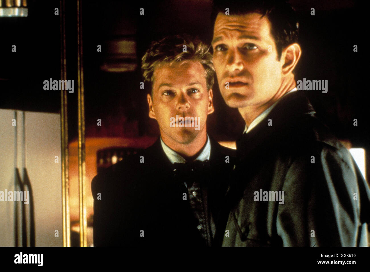 TWIN PEAKS Twin Peaks / USA/F 1992 / David Lynch L'agent du FBI Sam Stanley (Kiefer SUTHERLAND) und James Hurley (JAMES MARSHALL) Régie : David Lynch aka. Twin Peaks Banque D'Images