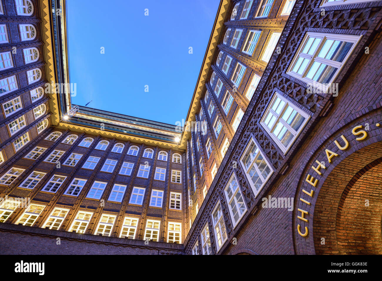 Atrium lumineux de la Chilehaus, la Chilehaus, Kontorhausviertel, Hambourg, Allemagne Banque D'Images