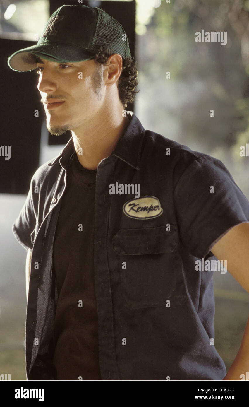 MICHAEL BAY'S Texas Chainsaw Massacre / Michael Bay's Texas Chainsaw Massacre USA 2003 / Marcus Nispel Kemper (Eric Balfour) Régie : Marcus Nispel aka. Michael Bay's Texas Chainsaw Massacre Banque D'Images