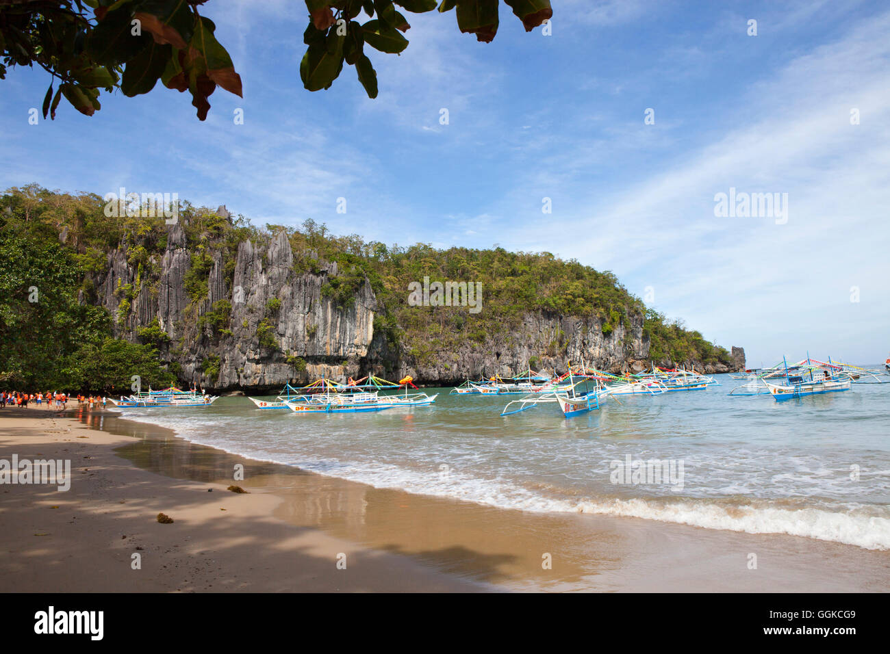 Des bateaux d'excursion sur la côte ouest de l'île de Palawan, Philippines, Asie Banque D'Images