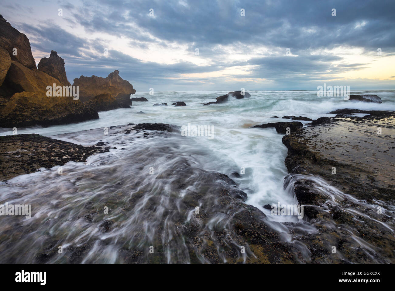 Paysage côtier à Brenton-sur-Mer, Océan Indien, Knysna, Western Cape, Afrique du Sud Banque D'Images