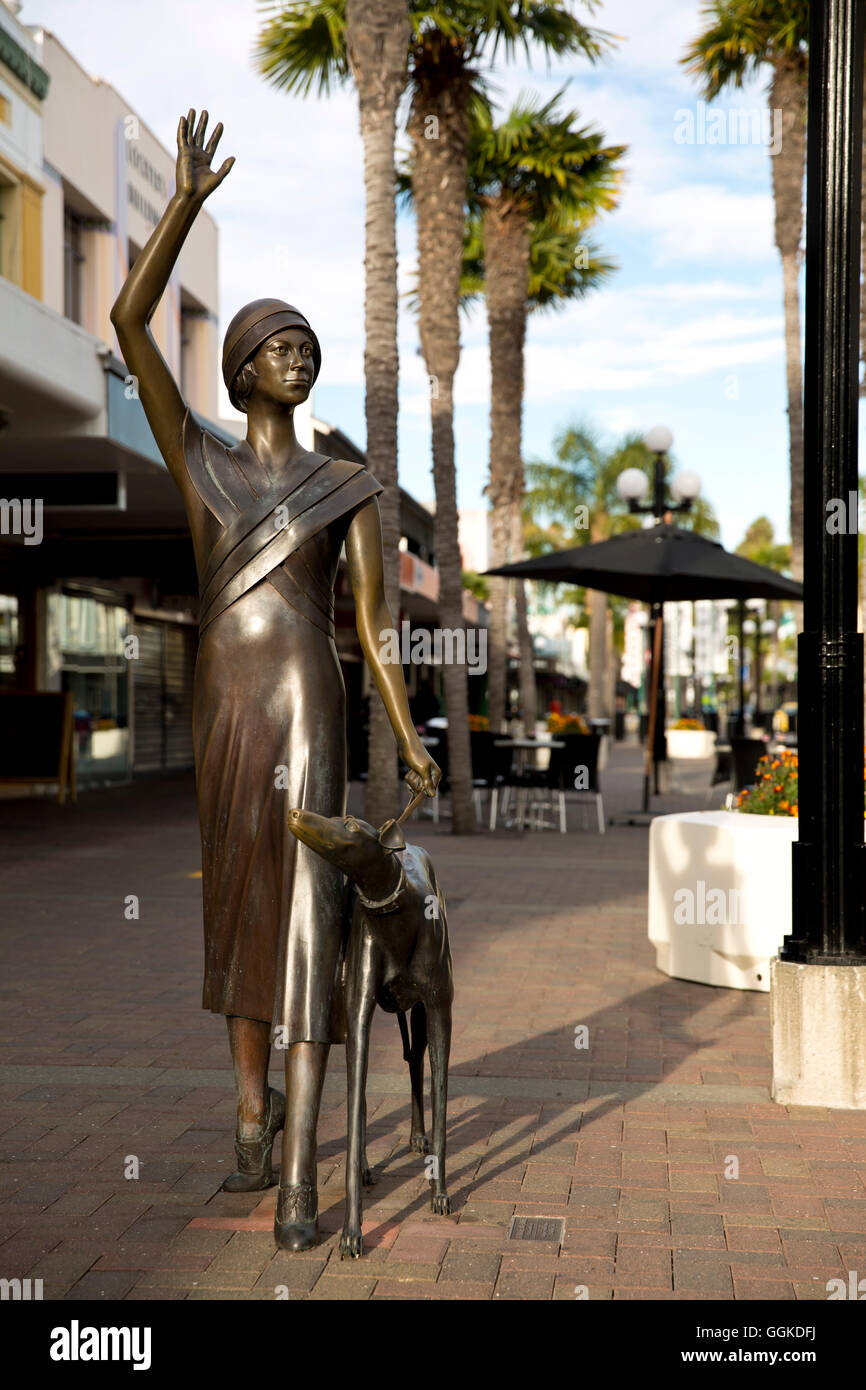 Sculpture en bronze, Sheila & Raven en design art-déco par Mark Whyte, sur Emerson Street, Napier, Hawke's Bay, île du Nord, nouveau zèle Banque D'Images